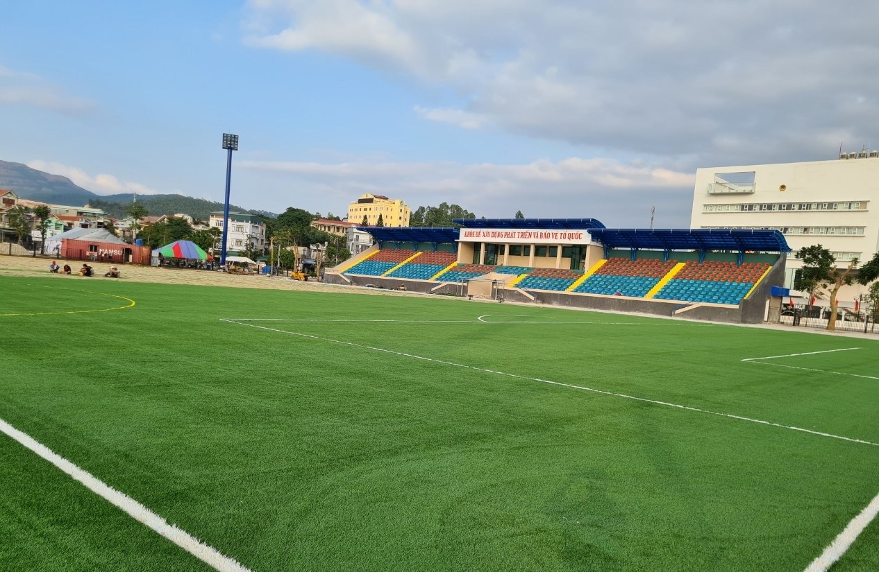 Lắp đặt thi công cỏ nhân tạo sân bóng Đà Nẵng