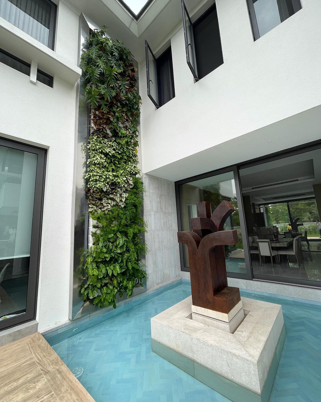 Vườn tường làm tiểu cảnh trang trí villa Đà Nẵng