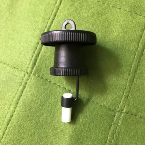 Dụng cụ bẫy ruồi vàng gắn nắp chai nhựa