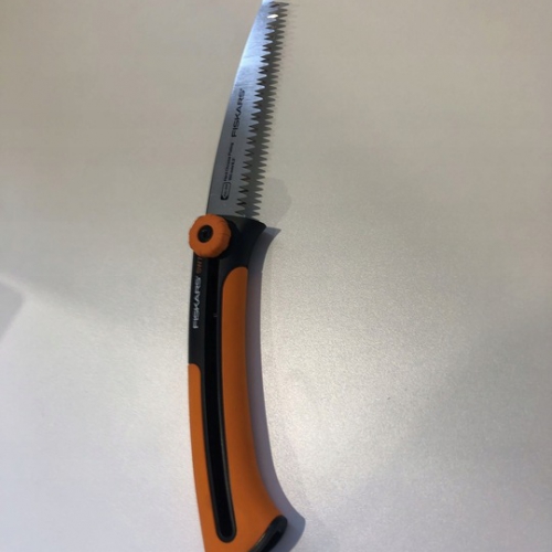 Cưa cầm tay lưỡi thu gọn cán vàng đen