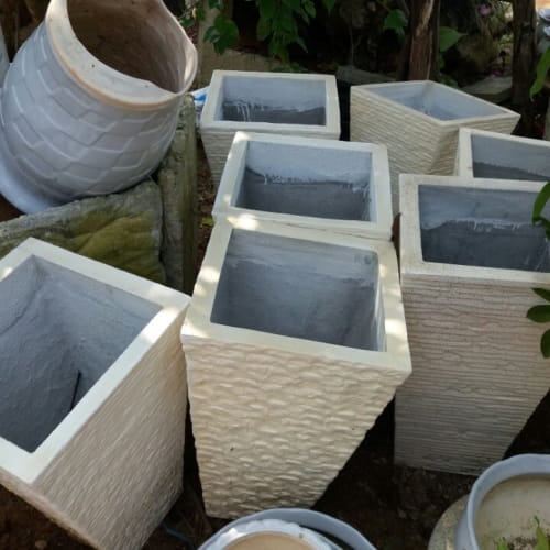 Chậu trồng cây dáng vuông thon sang trọng